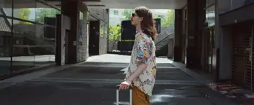 Éric arrive à l’hôtel